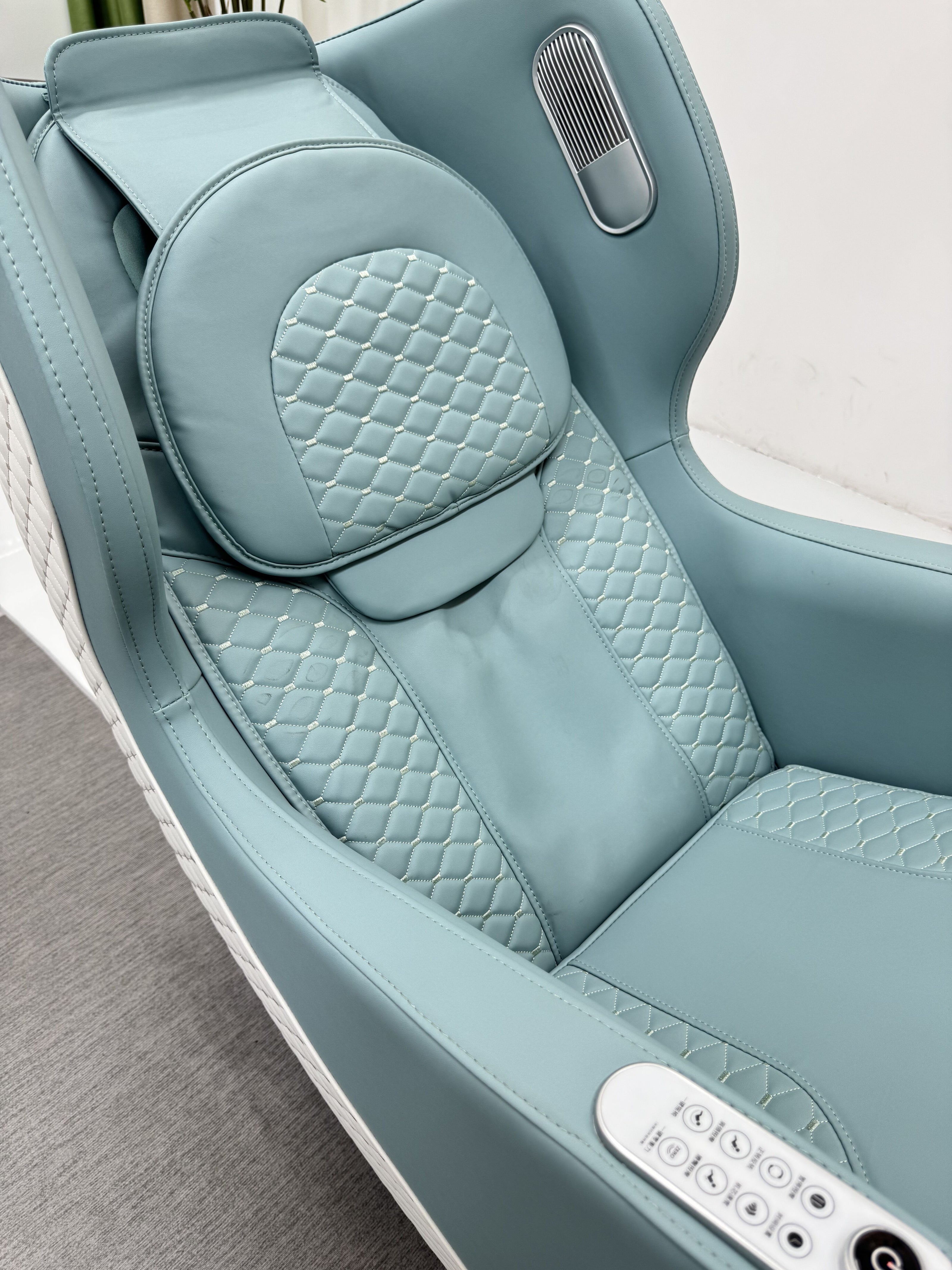 Apex 4D SpacePod™ Master-Class Massage Chair