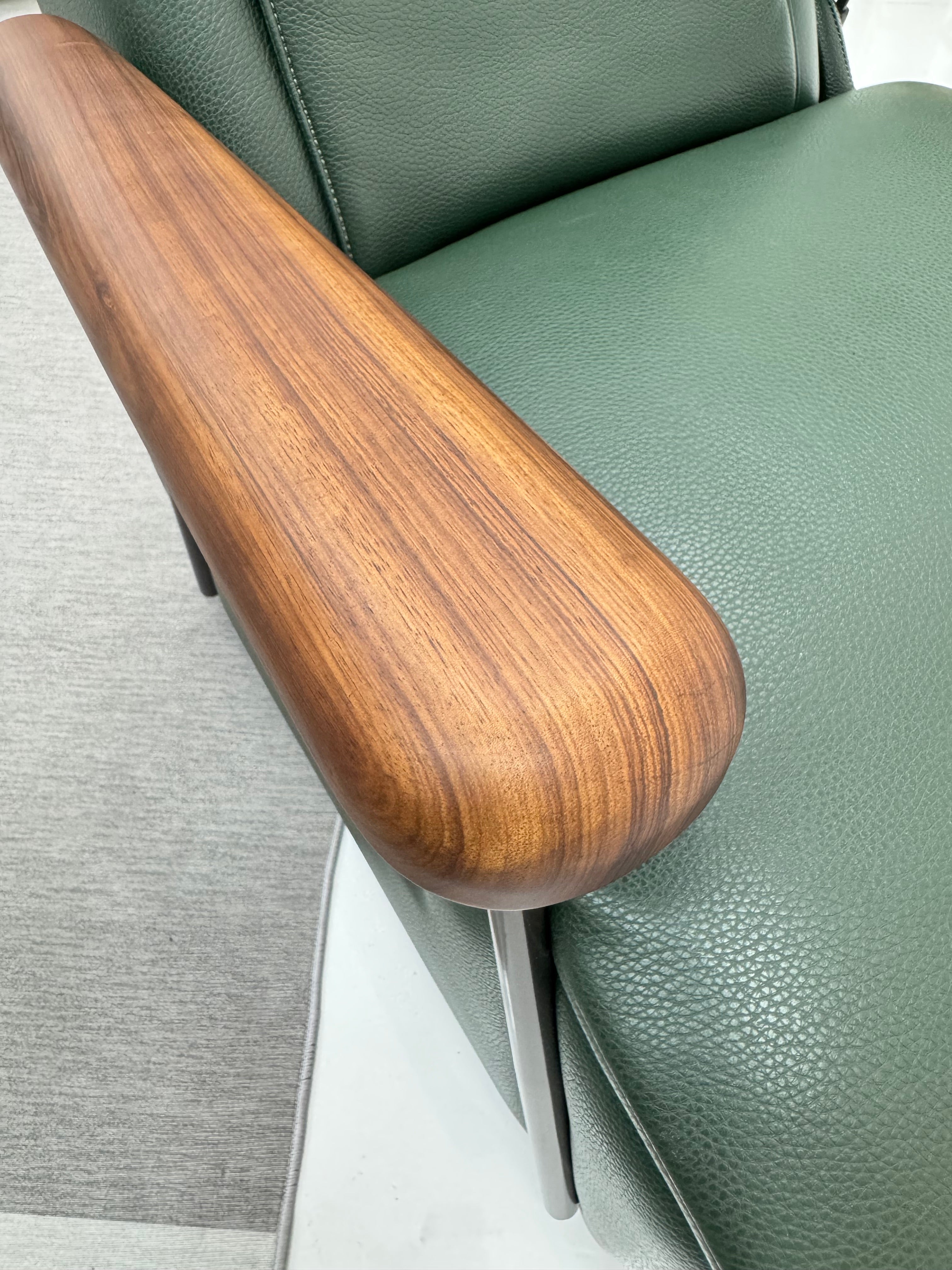 Rhythmic Serenity Massage Recliner Pro