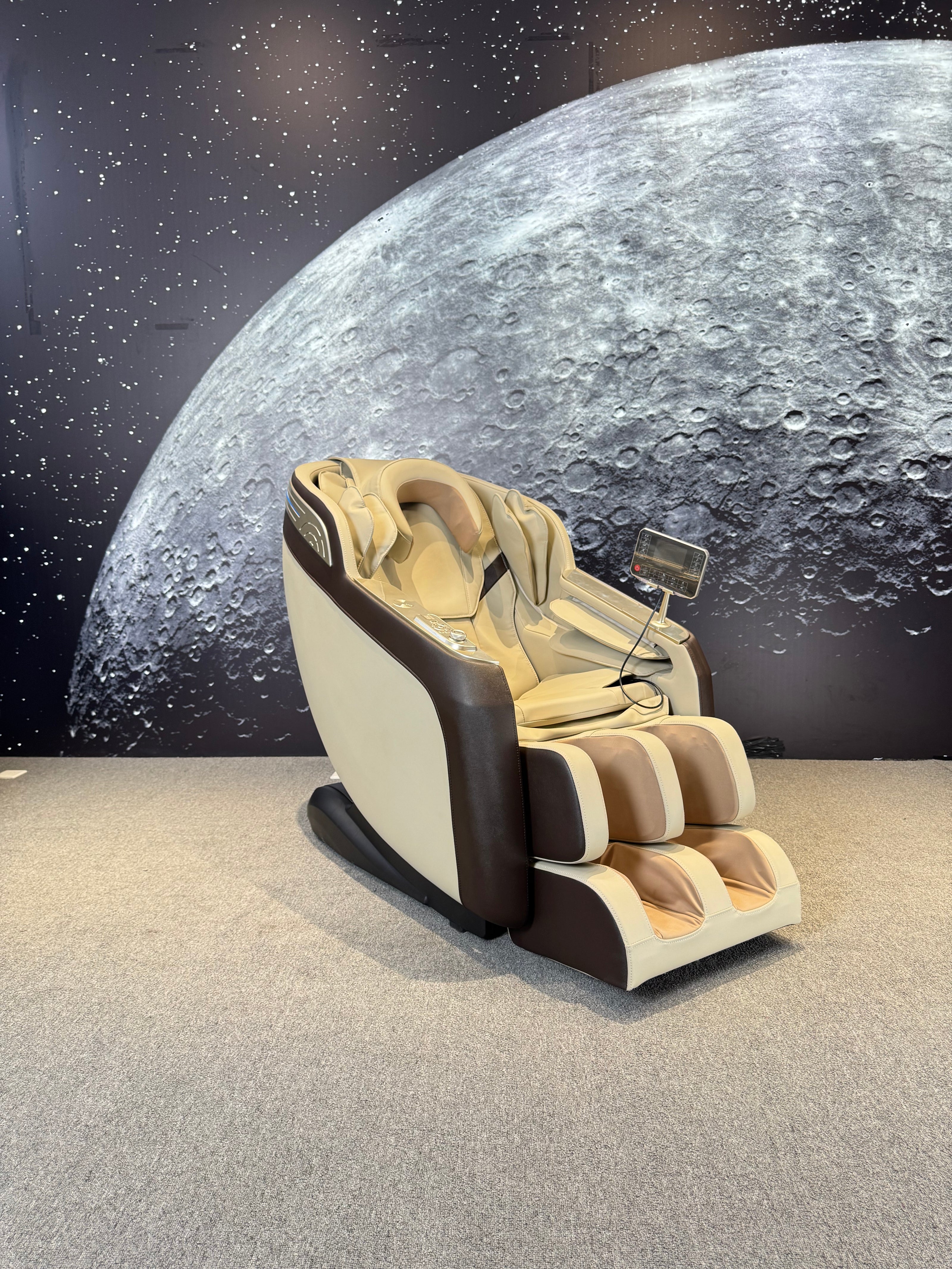4D Space Capsule Master-Class Massage Chair Max