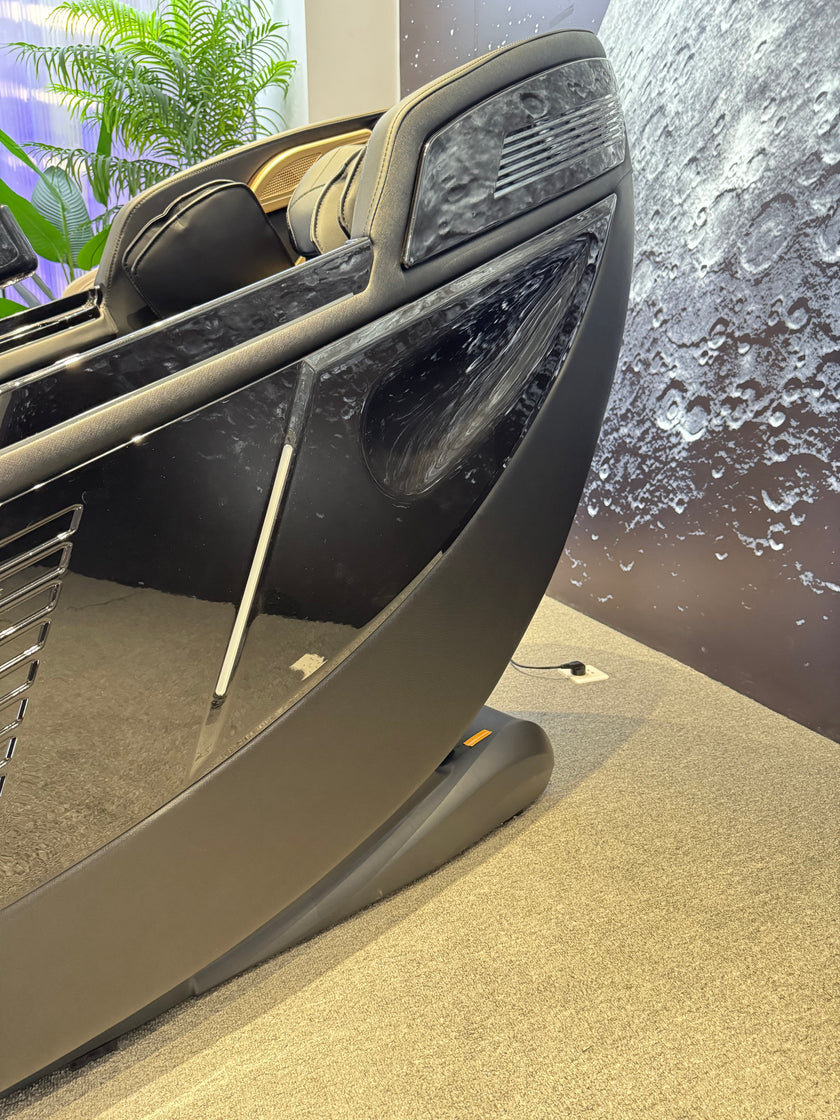 4D Space Capsule Master-Class Massage Chair Pro