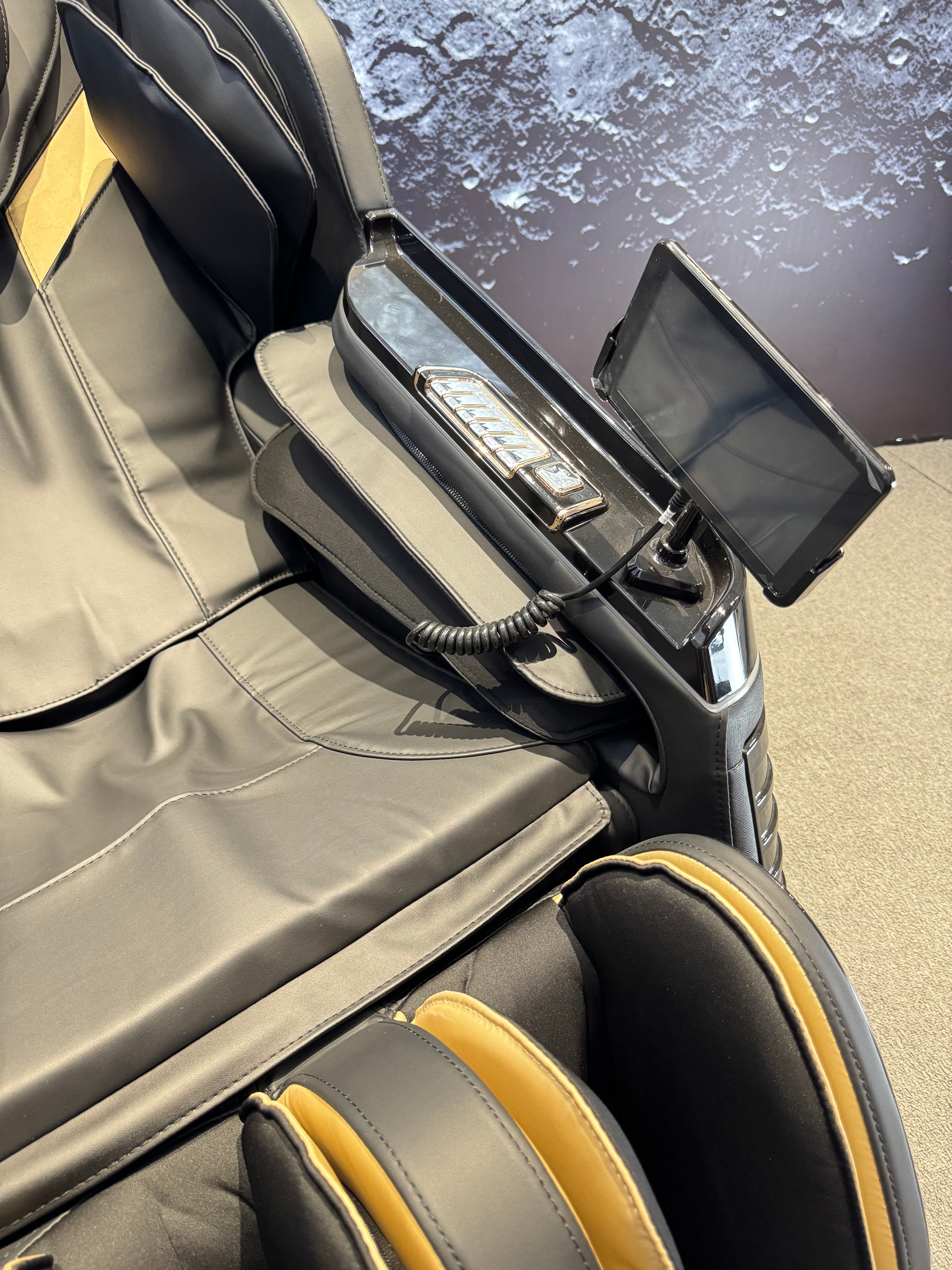 4D Space Capsule Master-Class Massage Chair Pro