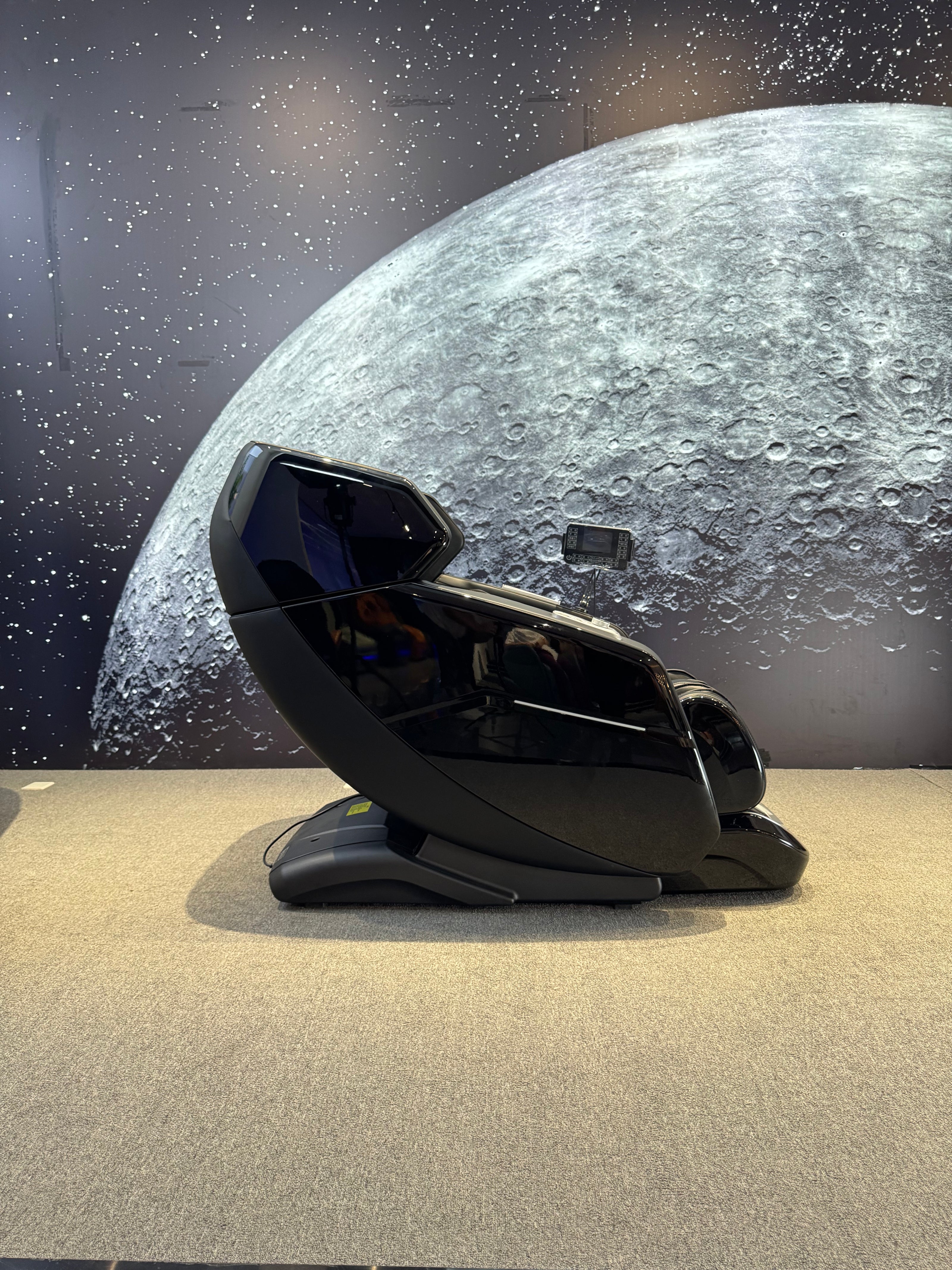 4D Space Capsule Master-Class Massage Chair