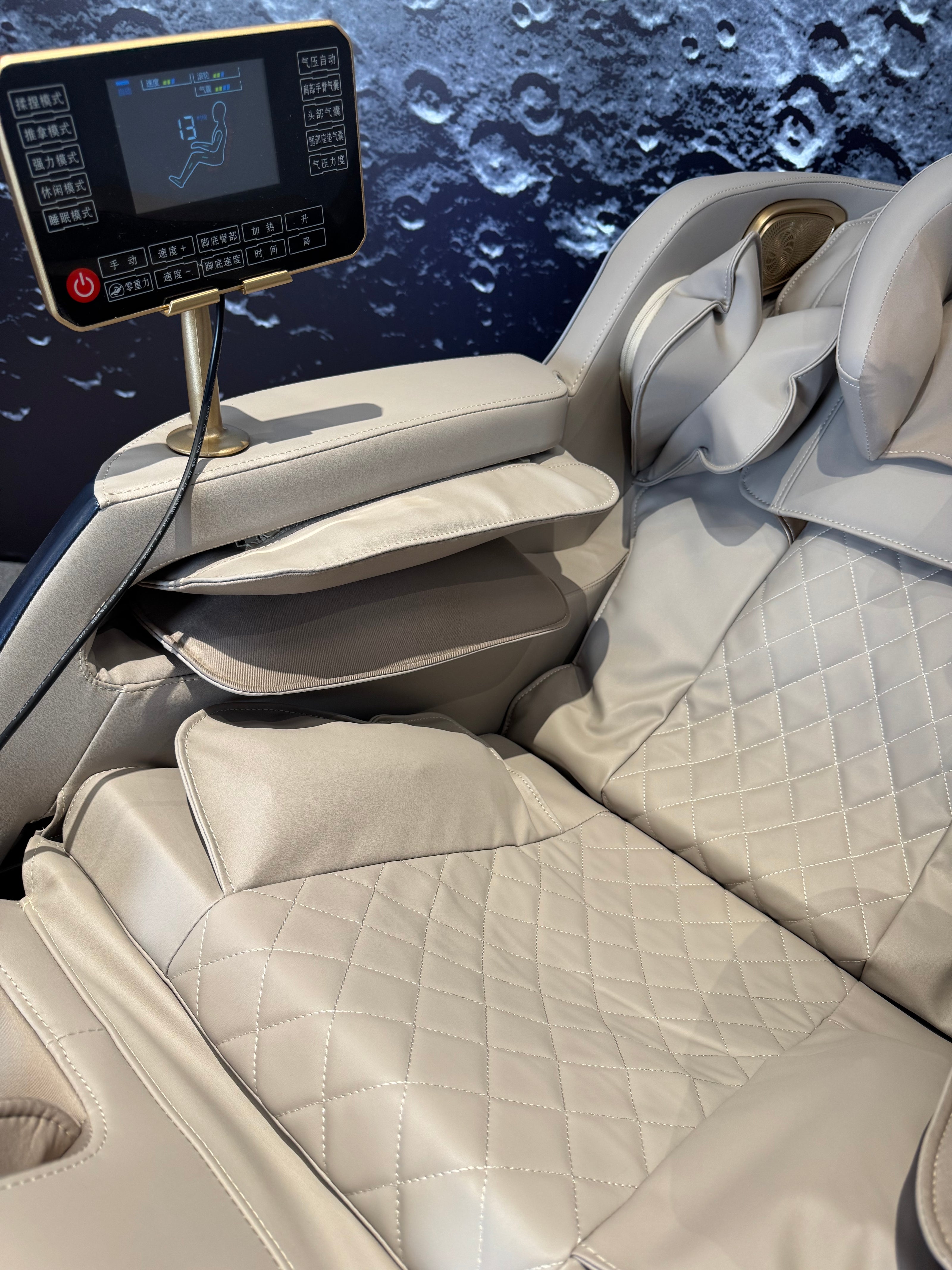 4D Smart Motion Space Capsule Massage Chair