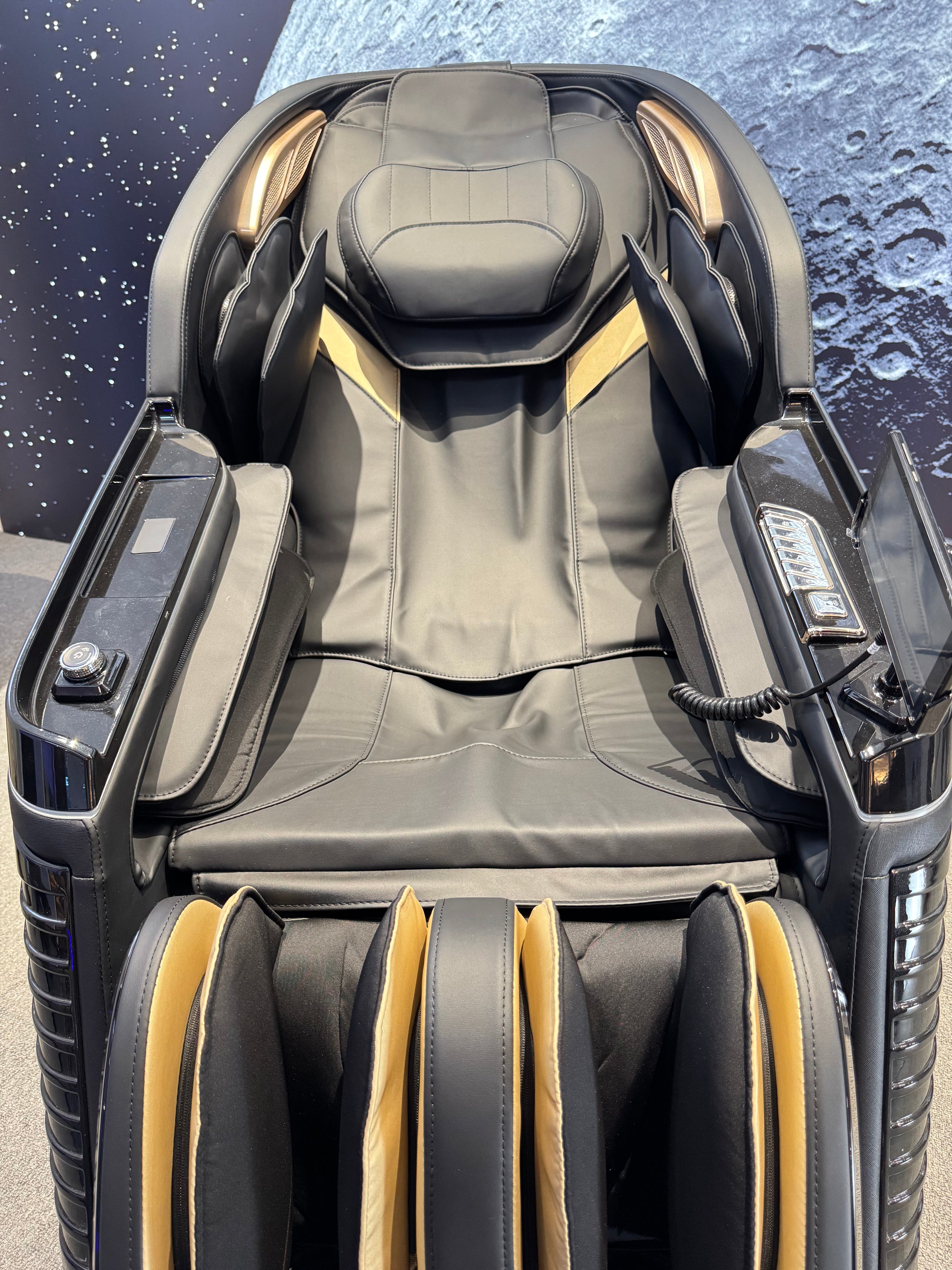4D Space Capsule Master-Class Massage Chair Pro
