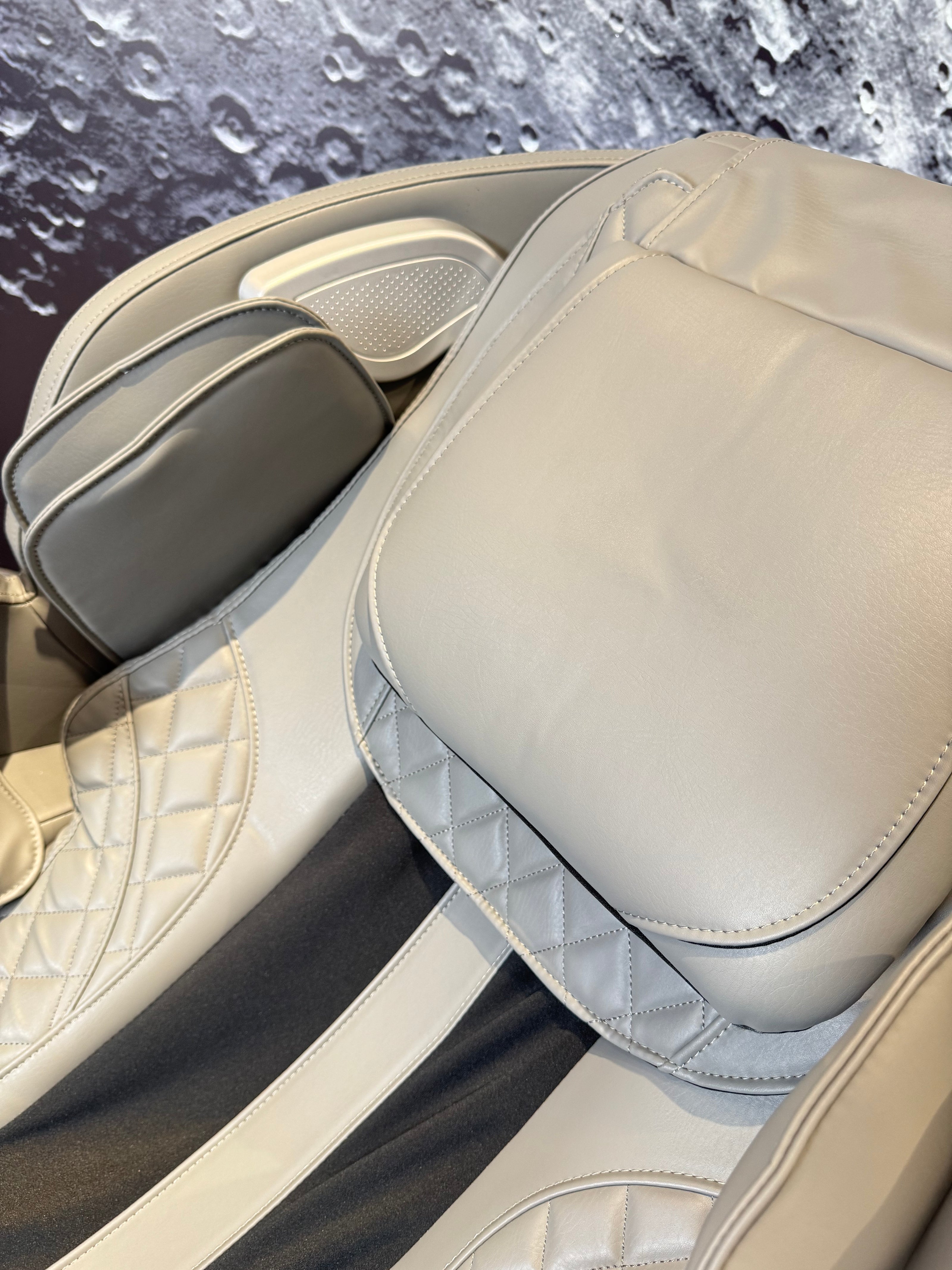 4D Space Capsule Series Magic Massage Chair