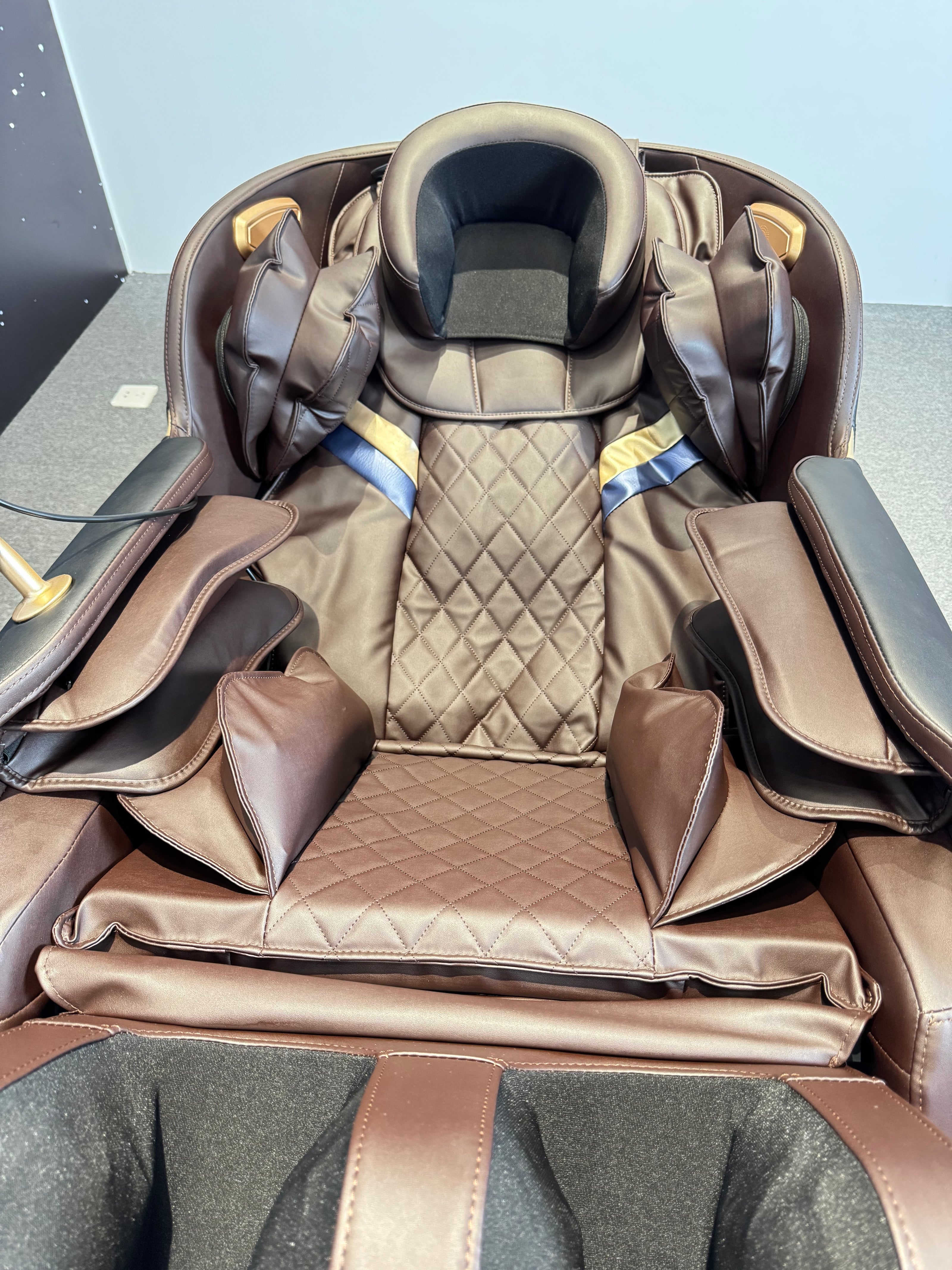 4D Space Capsule WholeBody® ROVE Massage Chair
