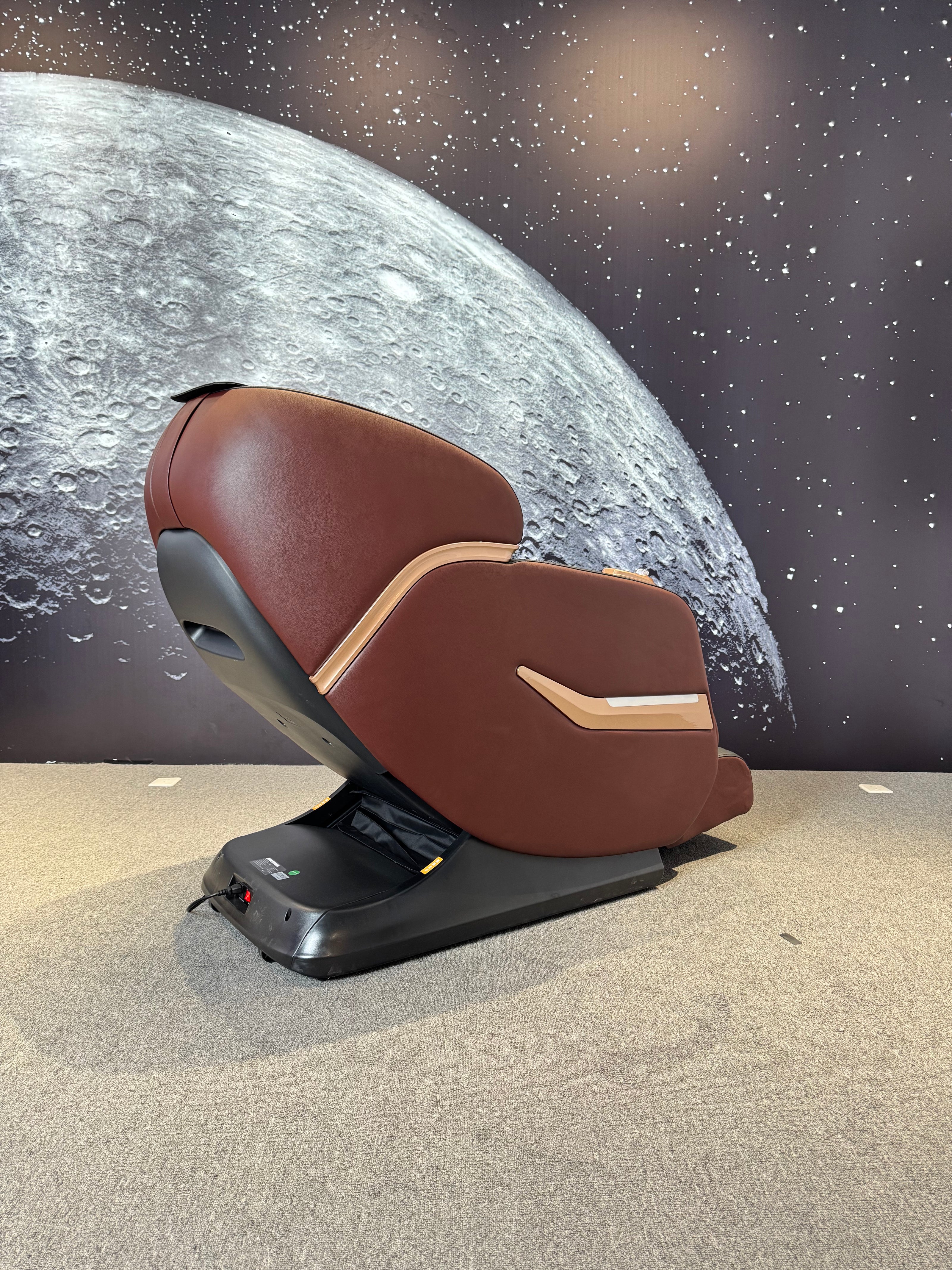 4D Space Capsule Motion Massage Chair