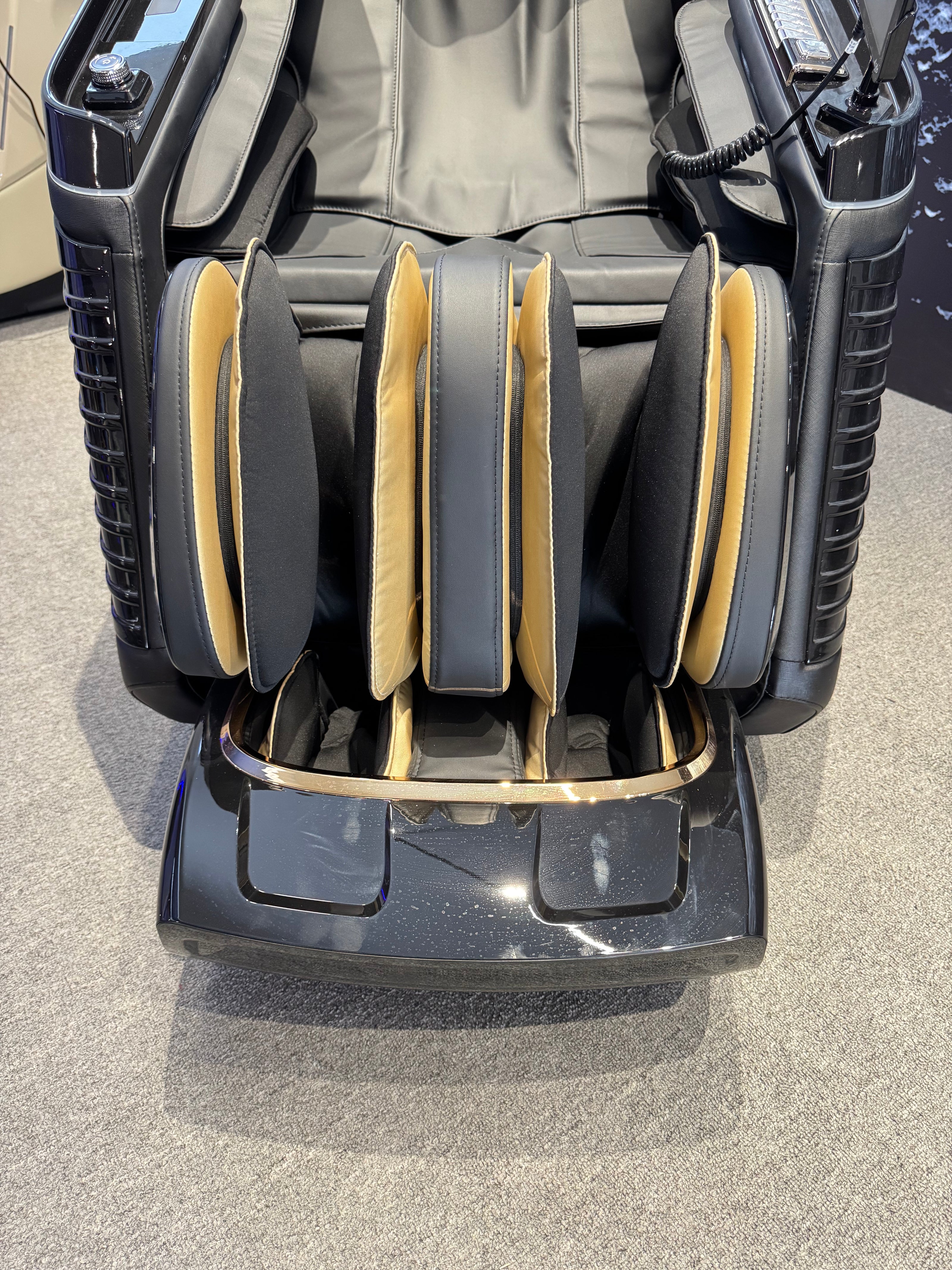 4D Space Capsule Master-Class Massage Chair Pro