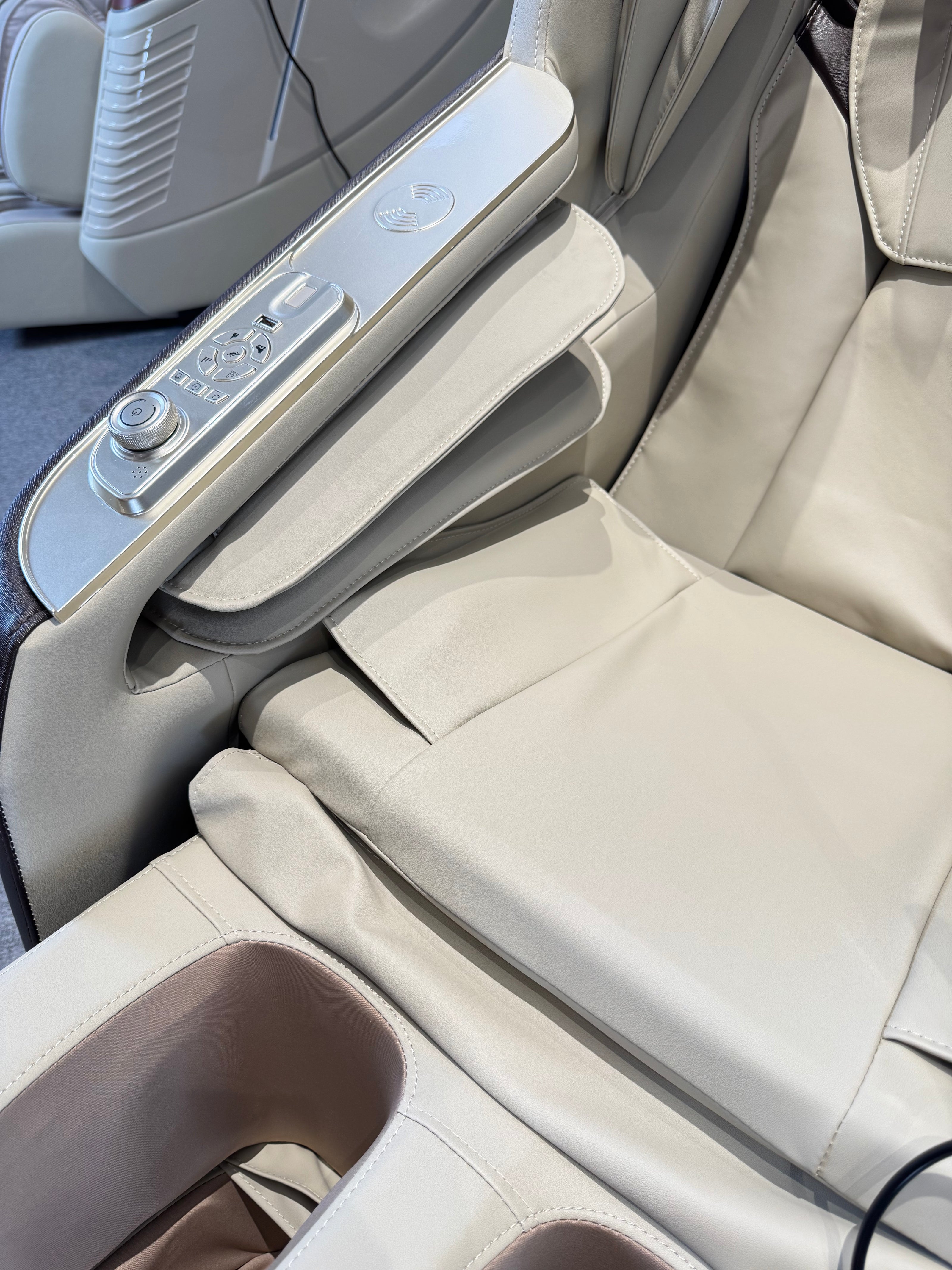 4D Space Capsule Master-Class Massage Chair Max