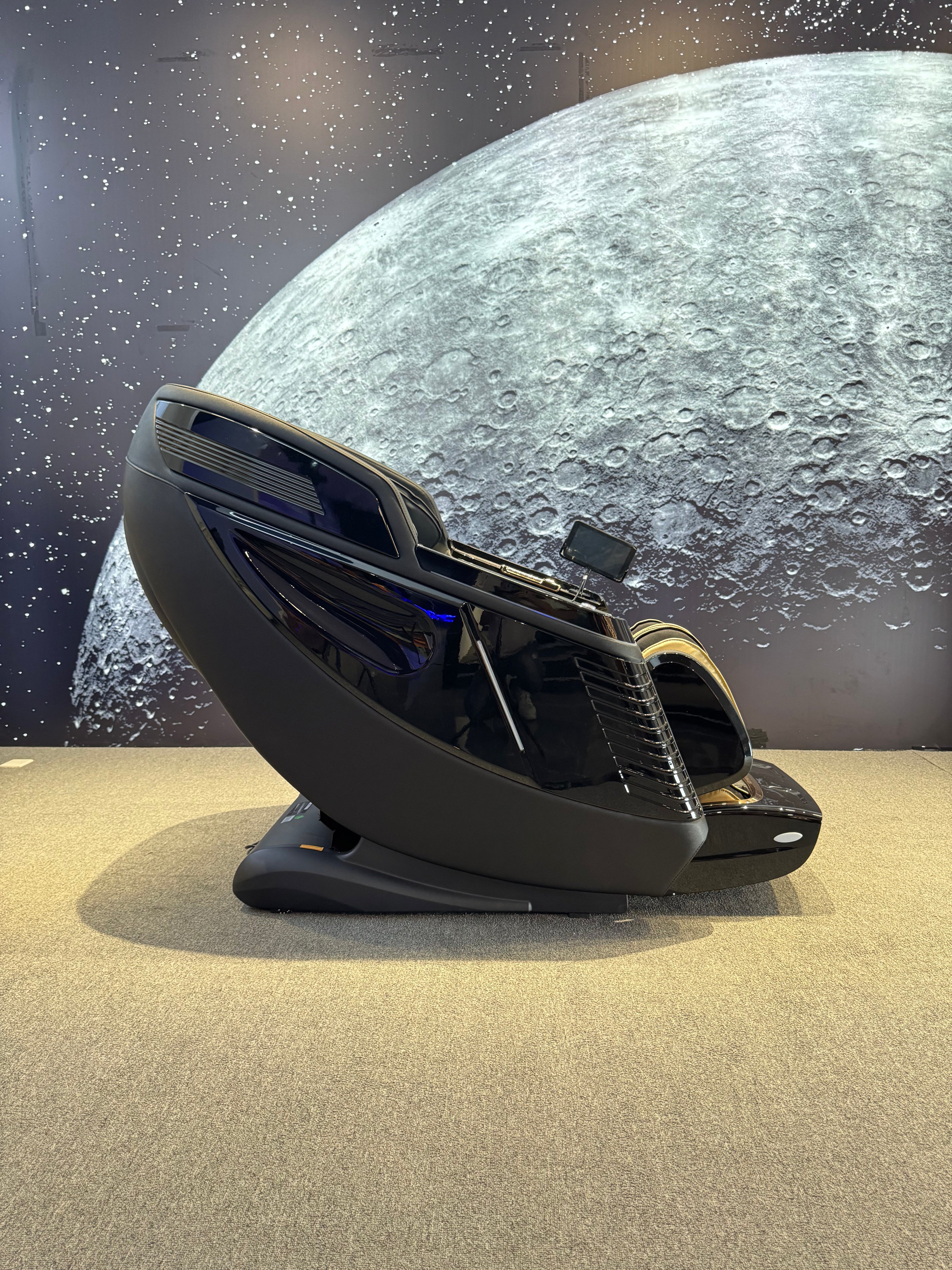 4D Space Capsule Master-Class Massage Chair Pro