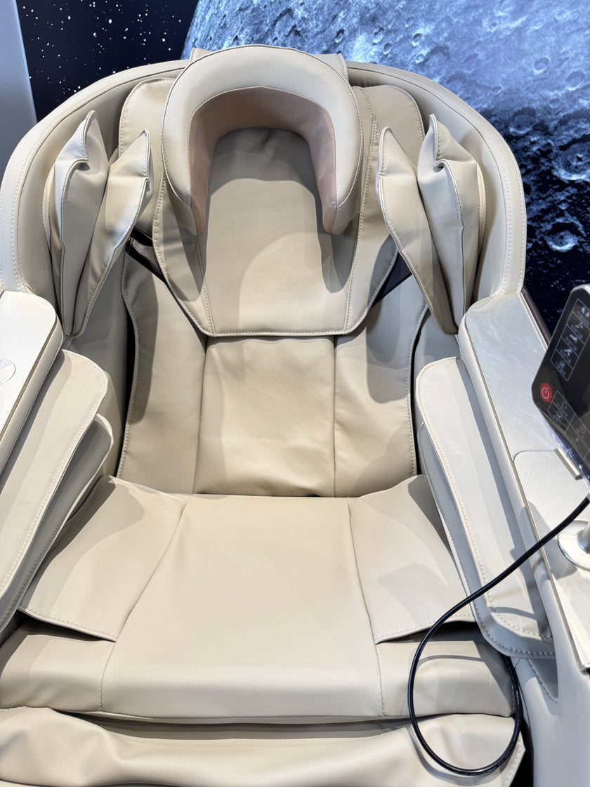 4D Space Capsule Master-Class Massage Chair Max