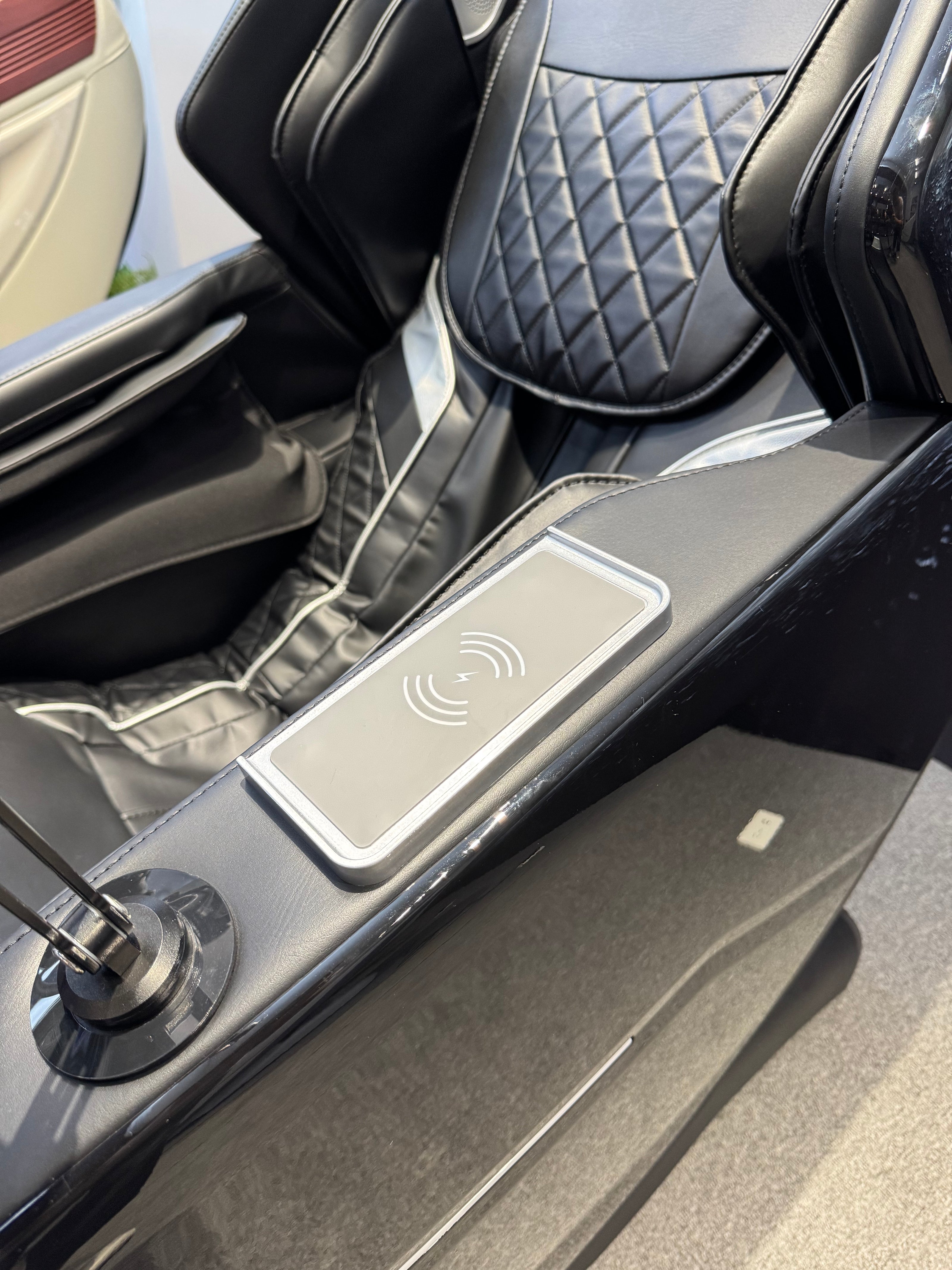 4D Space Capsule Master-Class Massage Chair