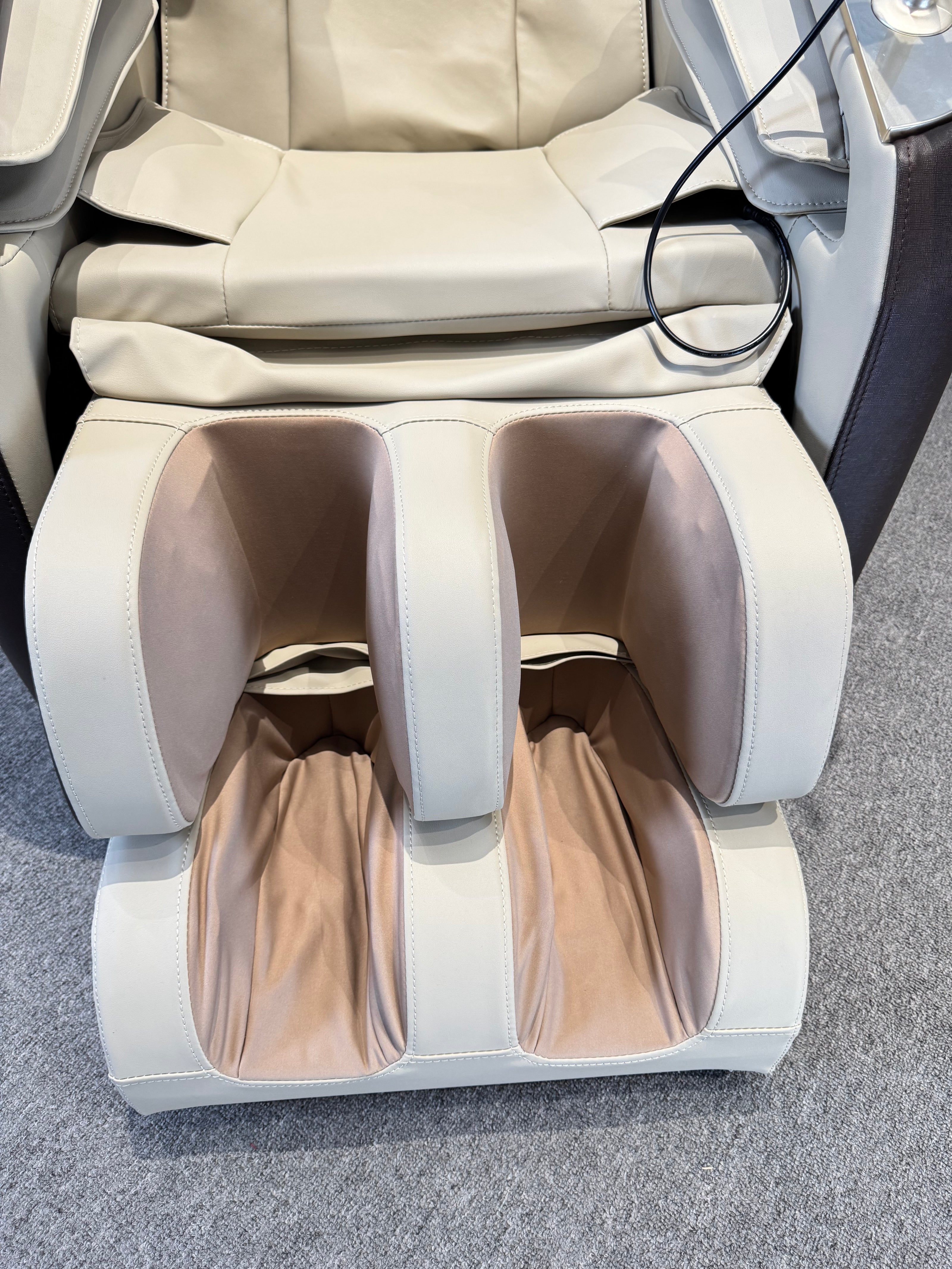4D Space Capsule Master-Class Massage Chair Max