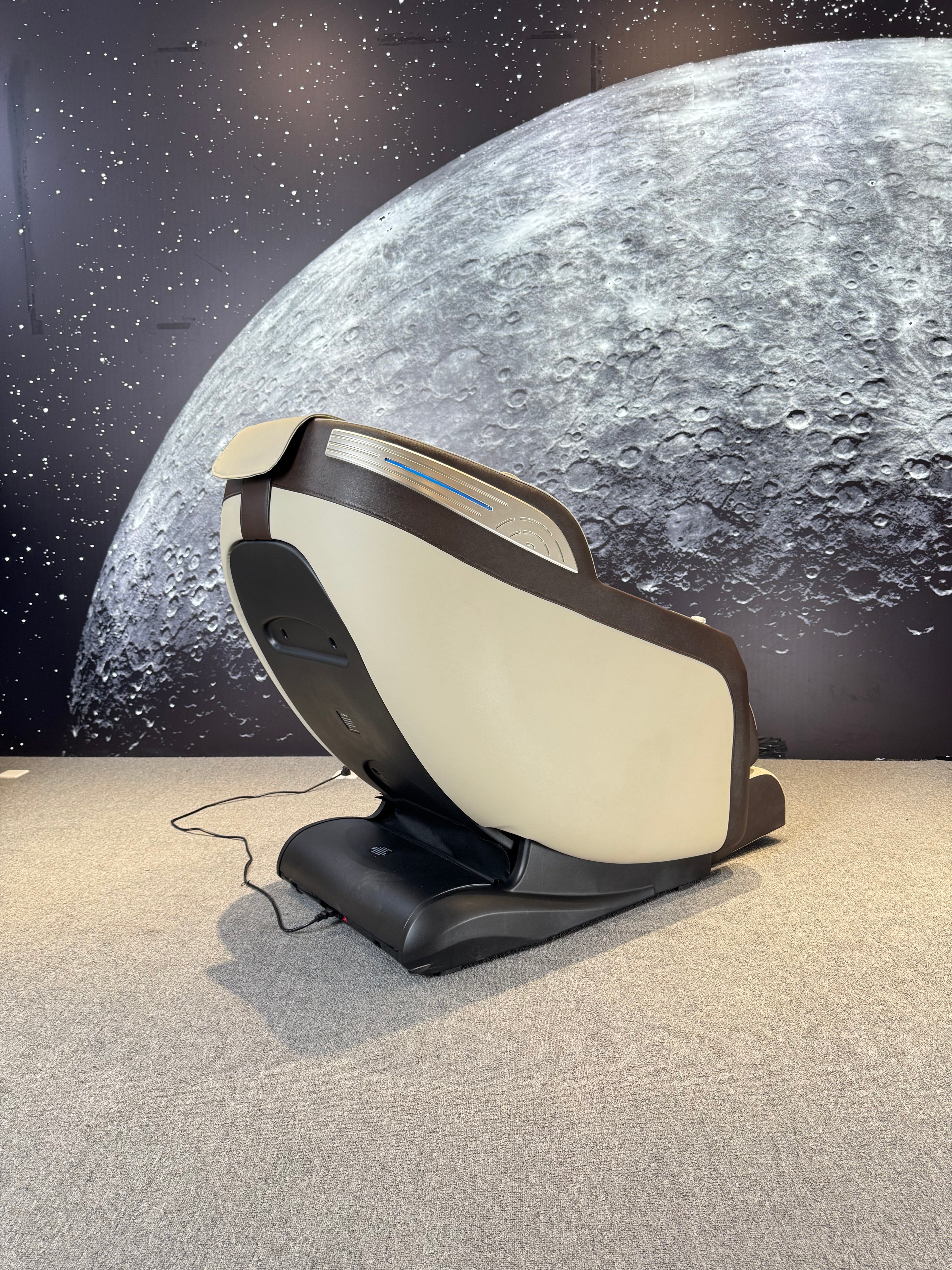 4D Space Capsule Master-Class Massage Chair Max