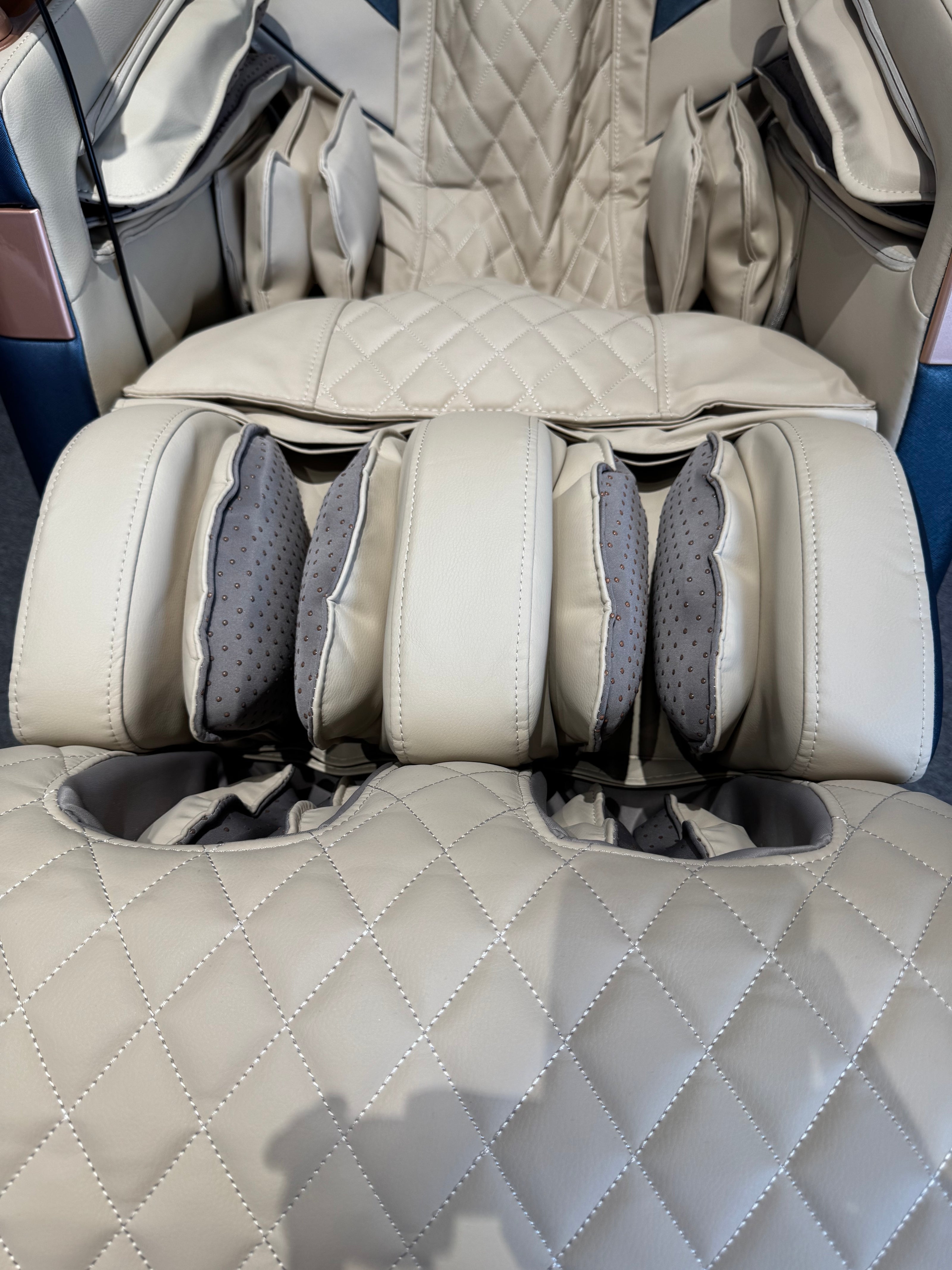 4D Space Capsule Enchant Massage Chair