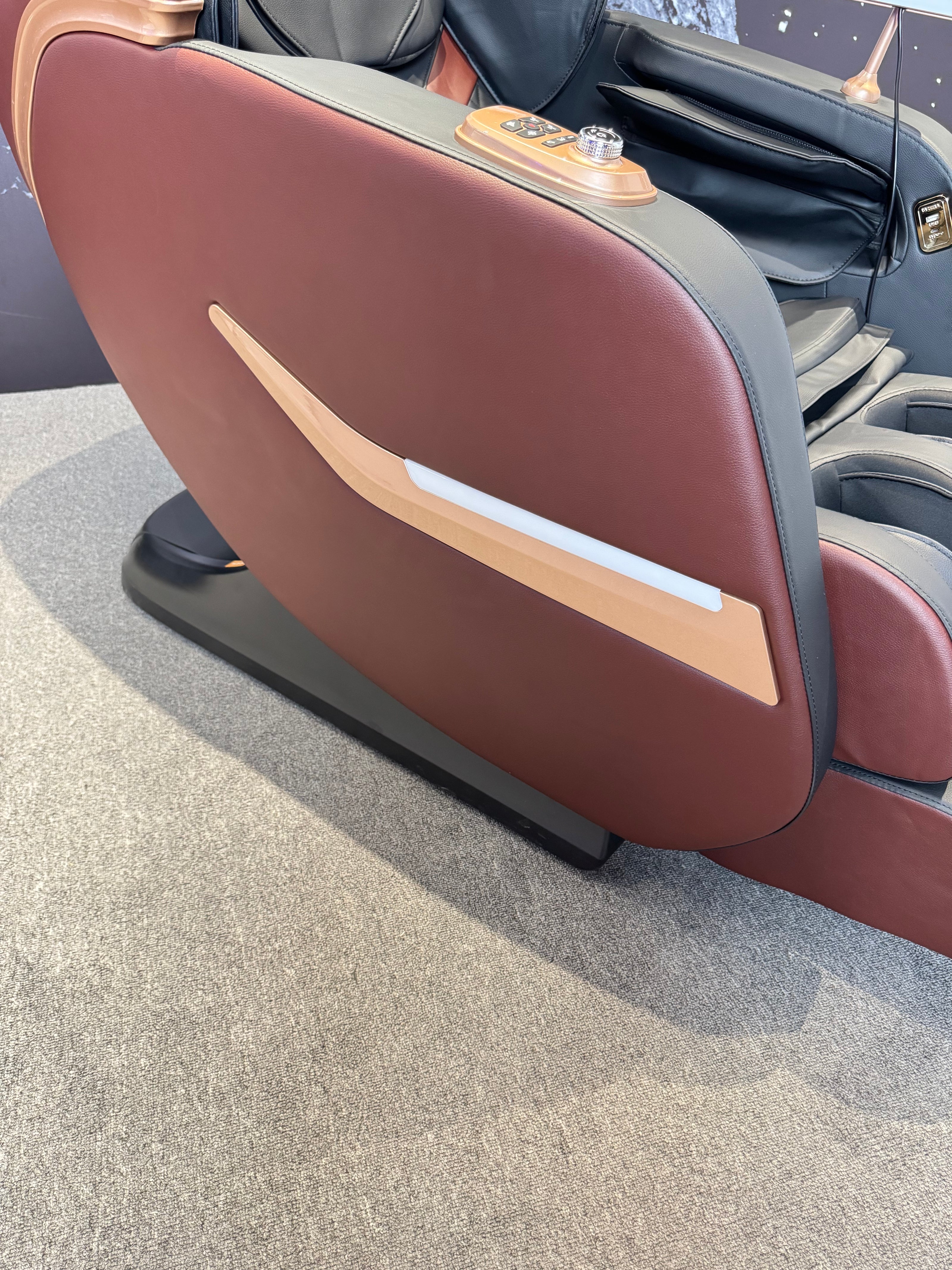 4D Space Capsule Motion Massage Chair